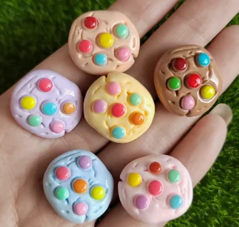 RW22372 21mm Kawaii Chocolate Chip Cookie Resin