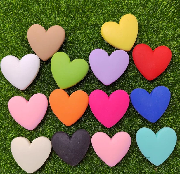 RW20388 Wholesale Colorful 36mm Flatback Matte Heart