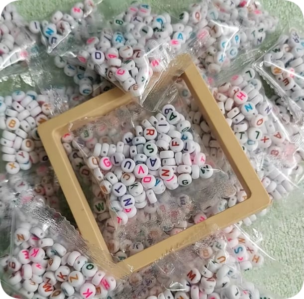 ABC041-ABC042 Round Alphabet Acrylic Beads, 7 × 4 mm