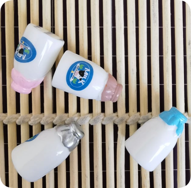 RW25560 Miniature Milk Bottle Resin Charms