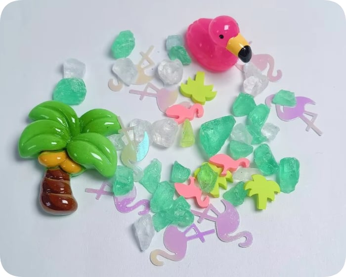 SLM26438 Tropical Bird and Palm Clay Decoration Mix