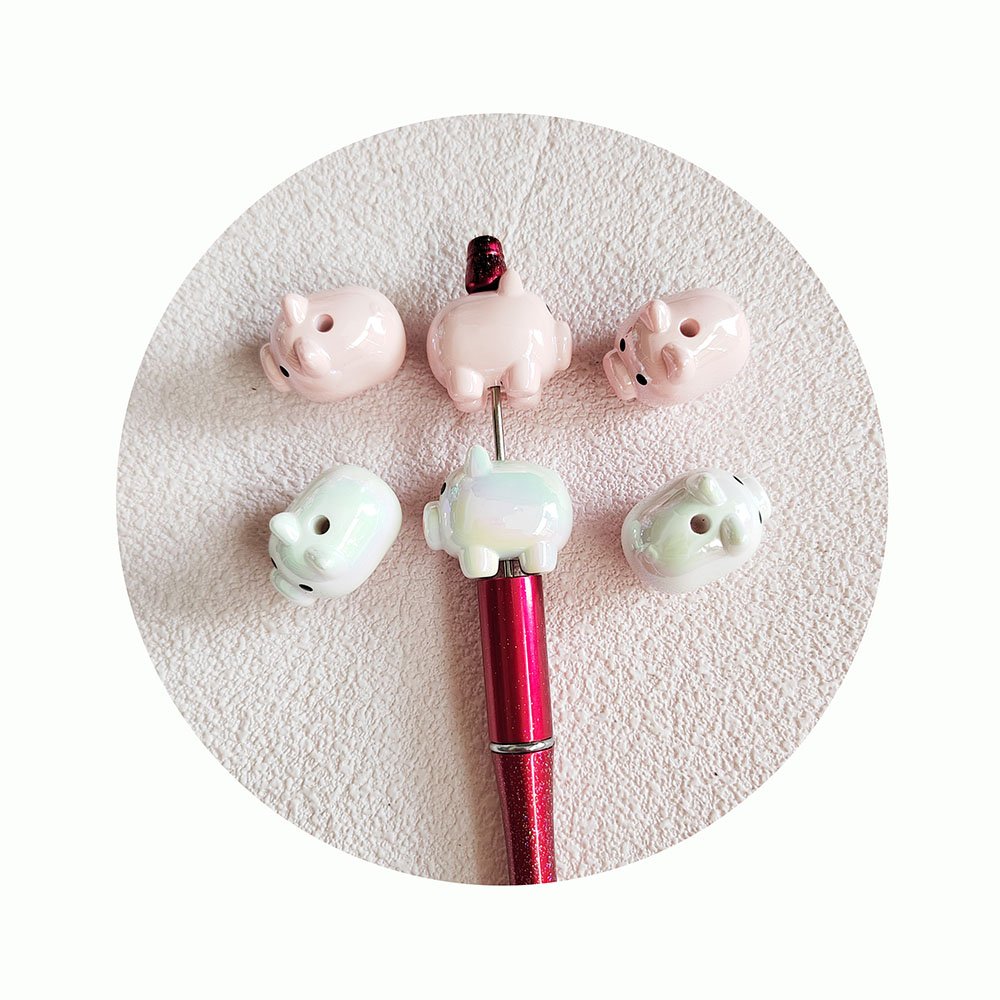 YA417 19 × 26mm Pig Acrylic Beads in White and