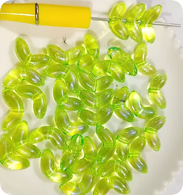 YA690 12 × 23mm AB Leaf Acrylic Beads